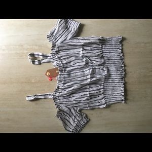 Cold shoulder fitted crop top!